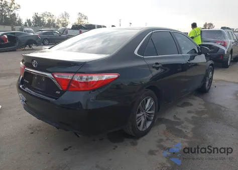 2015 Toyota Camry Se z USA, uszkodzony, nr VIN 4T1BF1FK6FU981325